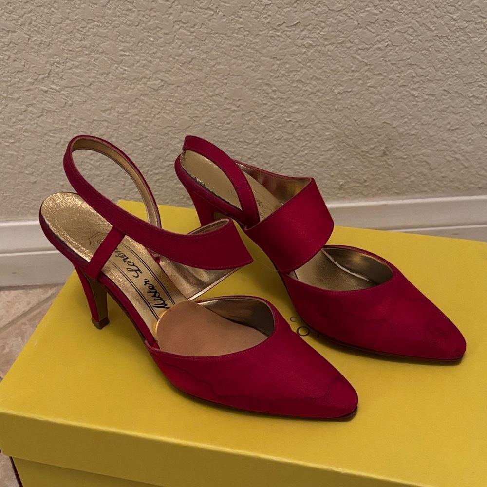 Chic Red Slingback Heels